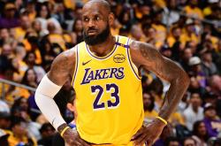 kaiyun.com -关于詹姆斯重返赛场，最后时刻胜出首场状态出色，加拿大队观众沸腾！的信息