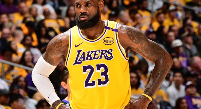 kaiyun.com -关于詹姆斯重返赛场,最后时刻胜出首场状态出色,加拿大队观众沸腾!的信息